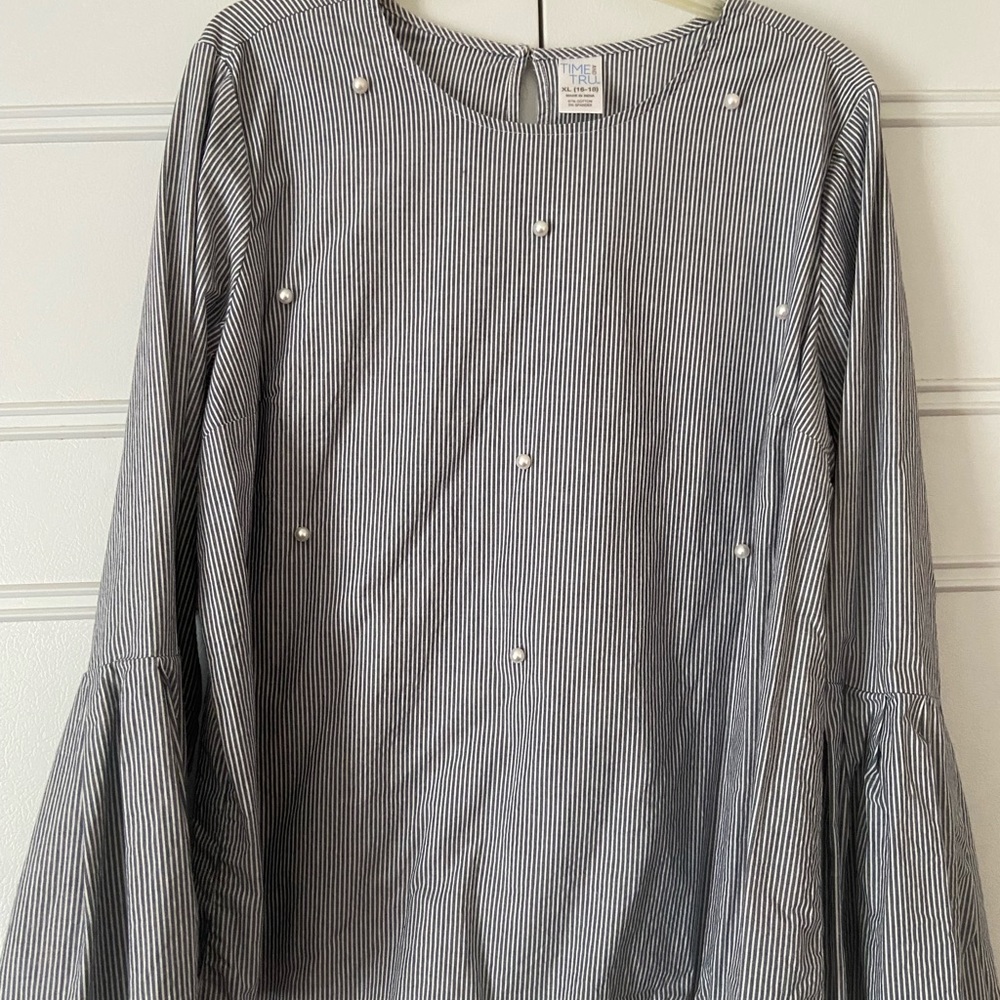 Very cute Everyday top or work top worn 1 time